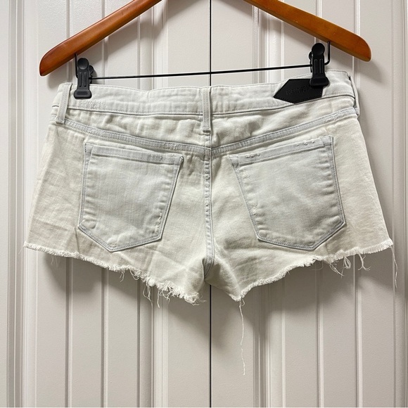 Aritzia Paradise Mine Bleached Denim Low-Rise Cutoff Shorts - US 28 - Picture 3 of 15